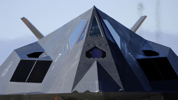 Американский бомбардировщик-невидимка F-117 Американский бомбардировщик-невидимка F-117