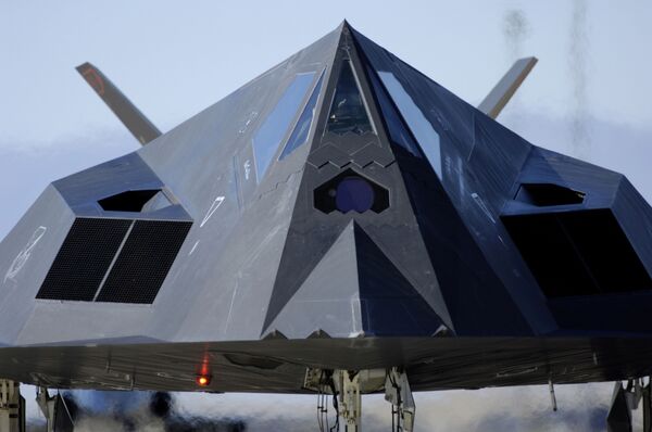 Американский бомбардировщик-невидимка F-117 Американский бомбардировщик-невидимка F-117