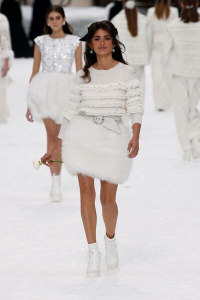 Пенелопа Крус на показе Карла Лагерфельда для Chanel на Неделе моды в Париже Пенелопа Крус на показе Карла Лагерфельда для Chanel на Неделе моды в Париже