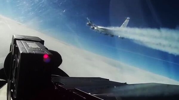 Перехват истребителем Су-27 самолета-разведчика США RC-135 над Балтикой Перехват истребителем Су-27 самолета-разведчика США RC-135 над Балтикой