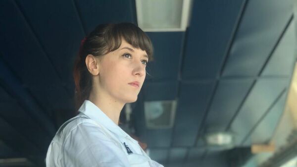 Екатерина Балабуха, третий помощник капитана танкера-газовоза СКФ Мелампус, на мостике судна Екатерина Балабуха, третий помощник капитана танкера-газовоза СКФ Мелампус, на мостике судна