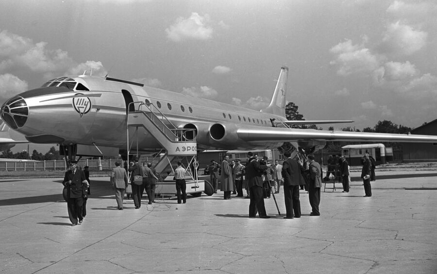 Ту-110 советский среднемагистральный пассажирский самолёт Ту-110 советский среднемагистральный пассажирский самолёт