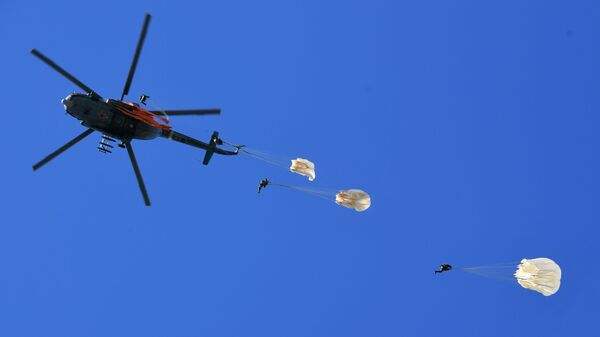 Крымские парашютисты соберут в небе силуэт "цифровой бабочки"