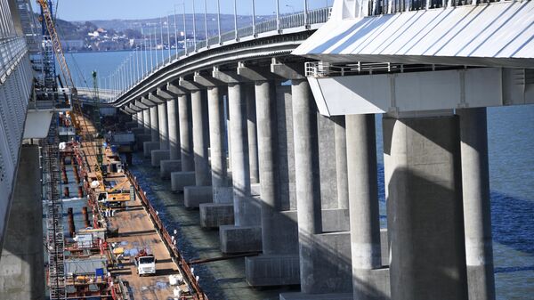 Построен первый железнодорожный путь Крымского моста