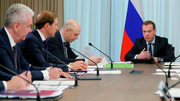 Председатель правительства РФ Дмитрий Медведев проводит совещание по вопросам перевода федеральных органов исполнительной власти в новый правительственный комплекс на территории ММДЦ Москва-Сити Председатель правительства РФ Дмитрий Медведев проводит совещание по вопросам перевода федеральных органов исполнительной власти в новый правительственный комплекс на территории ММДЦ Москва-Сити