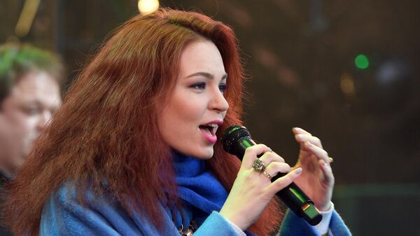 Джазовая певица Полина Орбах выступает на Koktebel Jazz Party фестиваля Крымская весна Джазовая певица Полина Орбах выступает на Koktebel Jazz Party фестиваля Крымская весна