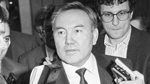 Президент Казахстана Нурсултан Назарбаев отвечает на вопросы журналистов Президент Казахстана Нурсултан Назарбаев отвечает на вопросы журналистов