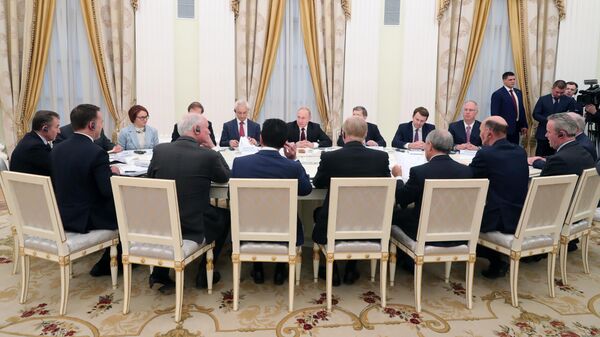 Президент РФ Владимир Путин во время встречи с представителями деловых кругов Великобритании. 20 марта 2019 Президент РФ Владимир Путин во время встречи с представителями деловых кругов Великобритании. 20 марта 2019