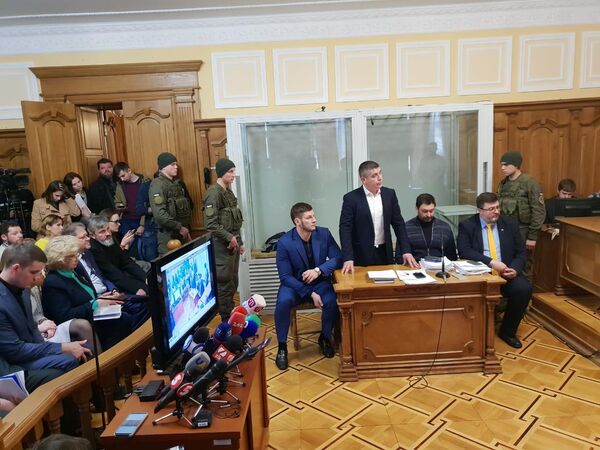 Адвокаты Андрей Доманский, Дмитрий Демиянтович и руководитель портала РИА Новости Украина Кирилл Вышинский в Верховном суде Украины Адвокаты Андрей Доманский, Дмитрий Демиянтович и руководитель портала РИА Новости Украина Кирилл Вышинский в Верховном суде Украины