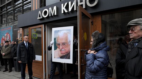 На церемонии прощания с режиссёром Марленом Хуциевым в Центральном доме кинематографистов. 21 марта 2019 На церемонии прощания с режиссёром Марленом Хуциевым в Центральном доме кинематографистов. 21 марта 2019