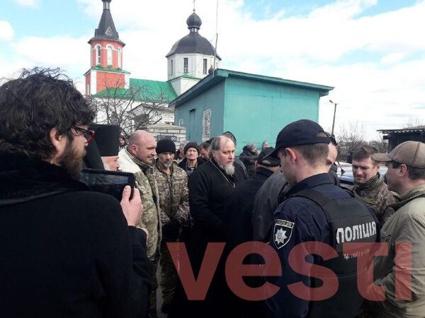 Активисты новой церкви на Украине пытаются захватить храм канонической УПЦ в Иванкове Киевской области. 23 марта 2019 Активисты новой церкви на Украине пытаются захватить храм канонической УПЦ в Иванкове Киевской области. 23 марта 2019