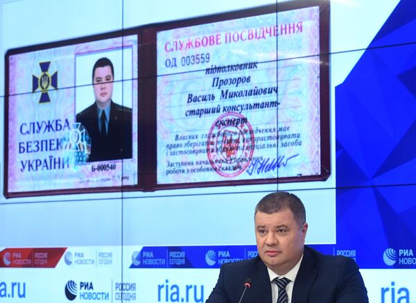 Подполковник СБУ Василий Прозоров на пресс-конференции в ММПЦ МИА Россия сегодня в Москве по событиям на постмайданной Украине. 25 марта 2019 Подполковник СБУ Василий Прозоров на пресс-конференции в ММПЦ МИА Россия сегодня в Москве по событиям на постмайданной Украине. 25 марта 2019