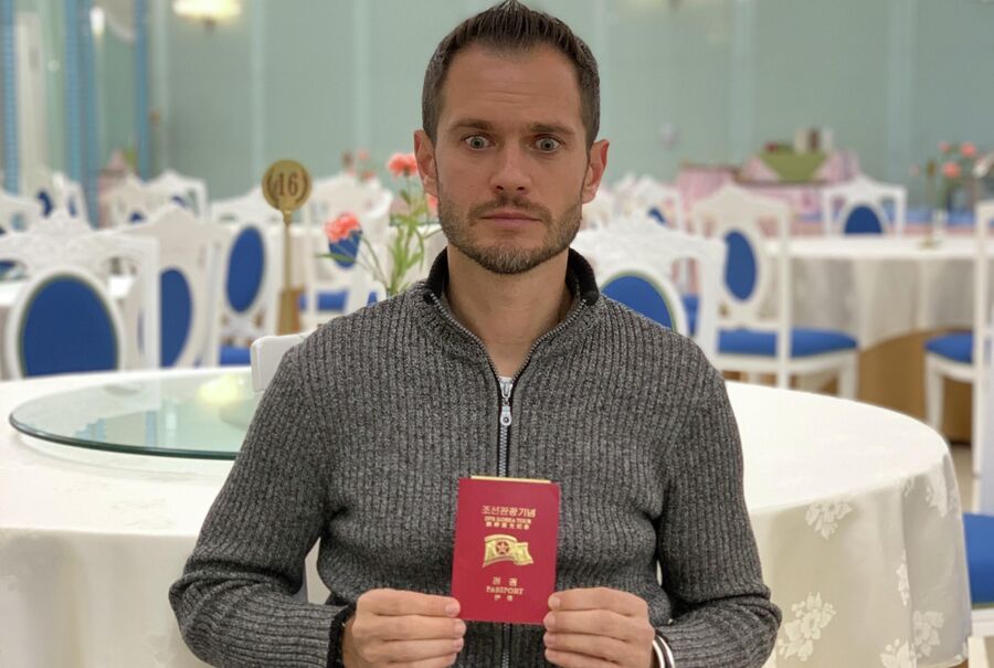 С паспортом Северной Кореи в Пхеньяне. Январь 2019 С паспортом Северной Кореи в Пхеньяне. Январь 2019