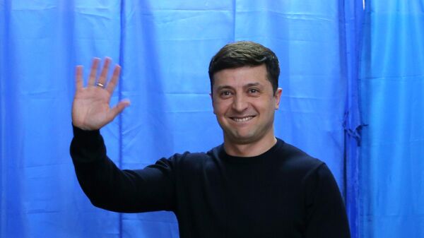 Кандидат в президенты Украины, актер Владимир Зеленский во время голосования на президентских выборах на одном из избирательных участков Киева. 31 марта 2019