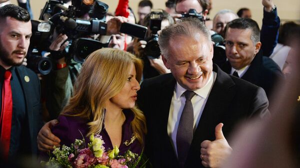 Президент Словакии Андрей Киска поздравляет с победой на выборах кандидата в президенты Зузану Чапутову Президент Словакии Андрей Киска поздравляет с победой на выборах кандидата в президенты Зузану Чапутову