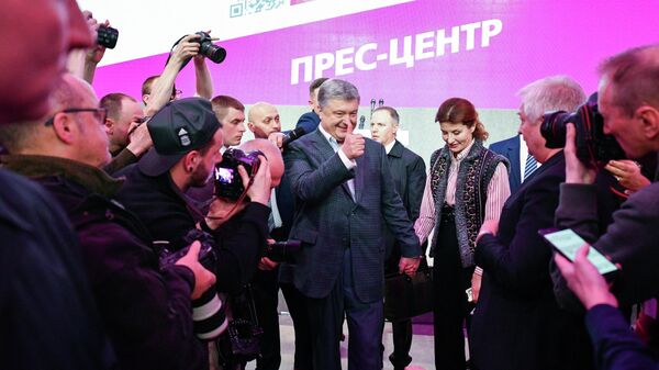 Действующий президент Украины Петр Порошенко в своем предвыборном штабе в Киеве