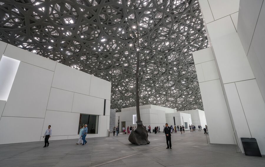 Купол Дождь света в музее Лувр Абу-Даби