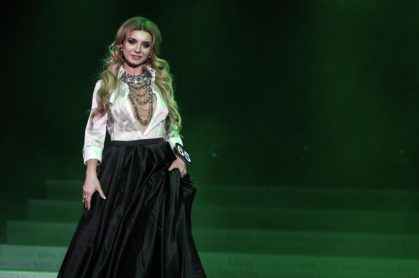 Участница во время выступления в финале конкурса красоты Miss International Mini 2019 Участница во время выступления в финале конкурса красоты Miss International Mini 2019
