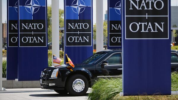 Автомобиль президента США Дональда Трампа у штаб-квартиры НАТО в Брюсселе
