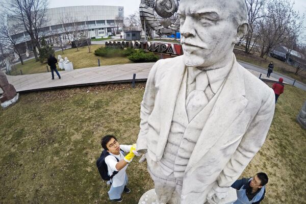 Общегородской субботник в Москве Общегородской субботник в Москве