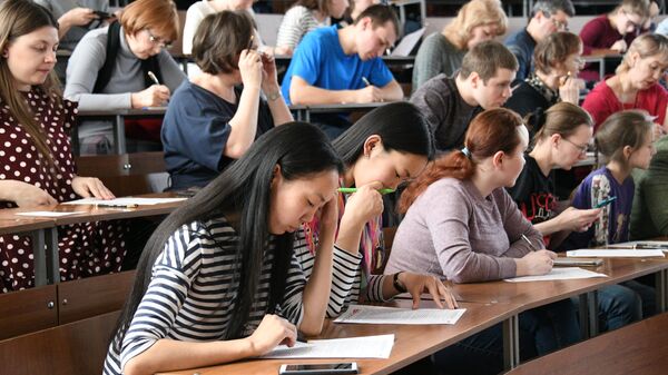 Участники ежегодной образовательной акции по проверке грамотности Тотальный диктант-2019 в Забайкальском государственном университете в Чите Участники ежегодной образовательной акции по проверке грамотности Тотальный диктант-2019 в Забайкальском государственном университете в Чите