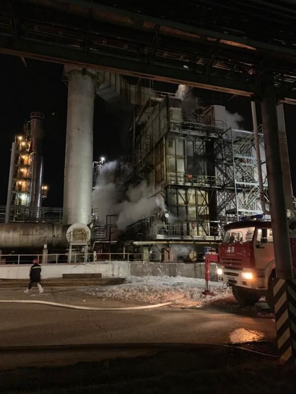 Горение гудрона в обваловании на производственной площадке ПАО АНК Башнефть-УНПЗ в Орджоникидзевском районе Уфы. 16 апреля 2019 Горение гудрона в обваловании на производственной площадке ПАО АНК Башнефть-УНПЗ в Орджоникидзевском районе Уфы. 16 апреля 2019