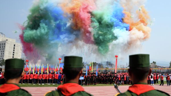 Во время военного парада в Панкане, Мьянма Во время военного парада в Панкане, Мьянма