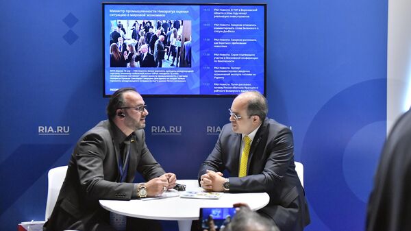 Министр экономики и внешней торговли Сирии Самер аль-Халиль во время интервью на стенде МИА Россия Сегодня на полях Ялтинского экономического форума Министр экономики и внешней торговли Сирии Самер аль-Халиль во время интервью на стенде МИА Россия Сегодня на полях Ялтинского экономического форума