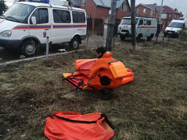В Омске двое детей утонули, провалившись под лед В Омске двое детей утонули, провалившись под лед