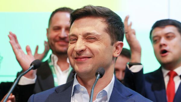 Кандидат в президенты от партии Слуга народа Владимир Зеленский после объявления первых результатов Национального exit poll Кандидат в президенты от партии Слуга народа Владимир Зеленский после объявления первых результатов Национального exit poll