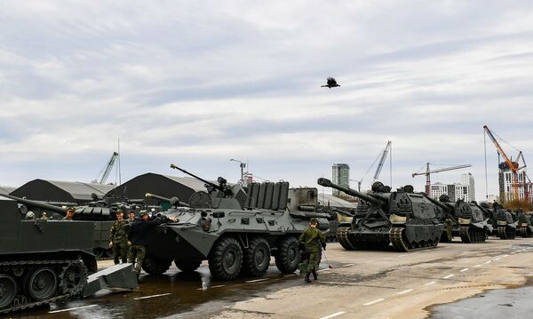 Военная техника, которую доставили в Москву с полигона Алабино для участия в параде Победы на Красной площади 9 мая Военная техника, которую доставили в Москву с полигона Алабино для участия в параде Победы на Красной площади 9 мая