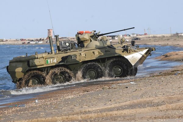 Бронетранспортер БТР-82А во время учений подразделений морской пехоты по удержанию участка морского побережья при поддержке армейской авиации на полигоне Скорпион Бронетранспортер БТР-82А во время учений подразделений морской пехоты по удержанию участка морского побережья при поддержке армейской авиации на полигоне Скорпион