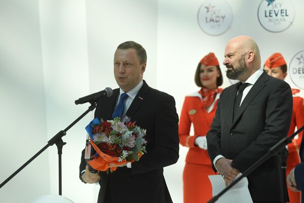 Награда как самому летающему тележурналисту досталась Эдуарду Петрову Награда как самому летающему тележурналисту досталась Эдуарду Петрову