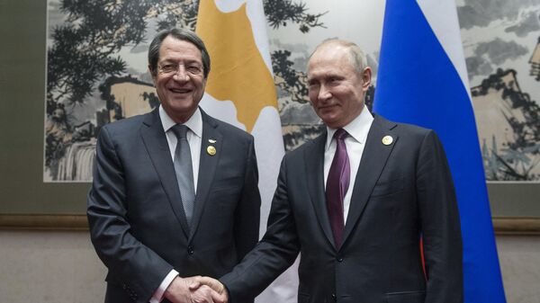 Президент РФ Владимир Путин и президент Кипра Никос Анастасиадис (слева) во время встречи на полях второго форума международного сотрудничества Один пояс - один путь в Пекине Президент РФ Владимир Путин и президент Кипра Никос Анастасиадис (слева) во время встречи на полях второго форума международного сотрудничества Один пояс - один путь в Пекине
