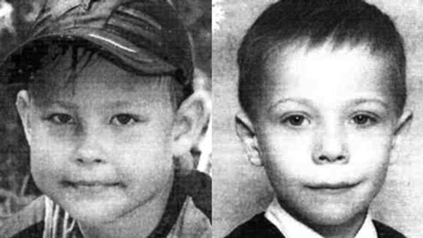 Двое 7-летних детей - Кошелев Арсений и Минаев Антон, которые 15.11.2008г. в 13-00 часов ушли из дома и до настоящего времени их местонахождение не известно. Двое 7-летних детей - Кошелев Арсений и Минаев Антон, которые 15.11.2008г. в 13-00 часов ушли из дома и до настоящего времени их местонахождение не известно.