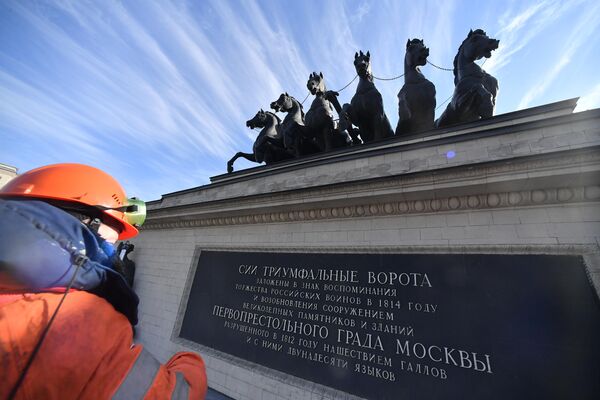 Промывка Триумфальных ворот Промывка Триумфальных ворот