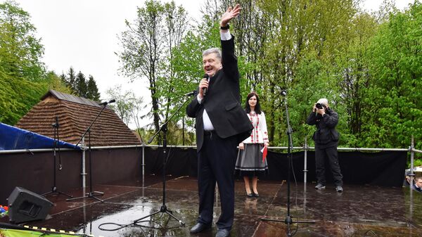 Действующий президент Украины Петр Порошенко во время поездки во Львовскую область Действующий президент Украины Петр Порошенко во время поездки во Львовскую область