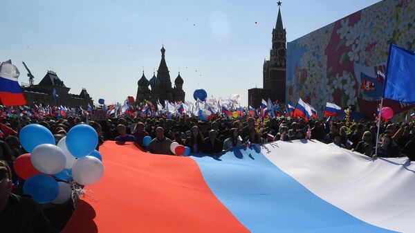 Участники первомайской демонстрации на Красной площади Участники первомайской демонстрации на Красной площади