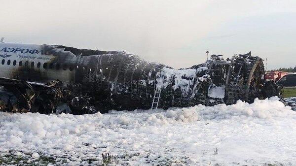 Последствия возгорания самолета Sukhoi Superjet в аэропорту Шереметьево