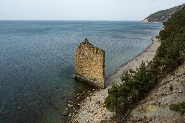 Скала Парус — памятник природы в Краснодарском крае, находящийся на берегу Чёрного моря в 17 км к юго-востоку от города Геленджика