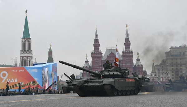 Танк Т-72Б3 на военном параде на Красной площади, посвящённом 74-й годовщине Победы в Великой Отечественной войне Танк Т-72Б3 на военном параде на Красной площади, посвящённом 74-й годовщине Победы в Великой Отечественной войне