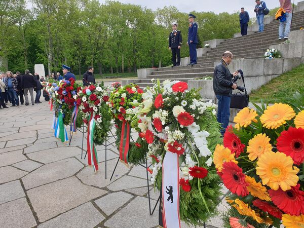 Возложение цветов в Трептов-парке в Берлине. 9 мая 2019 Возложение цветов в Трептов-парке в Берлине. 9 мая 2019