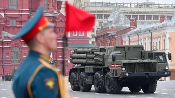 Боевая машина реактивной системы залпового огня Смерч на военном параде, посвященном 74-й годовщине Победы в Великой Отечественной войне Боевая машина реактивной системы залпового огня Смерч на военном параде, посвященном 74-й годовщине Победы в Великой Отечественной войне