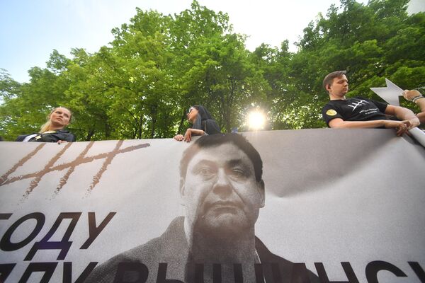 Акция в поддержку Кирилла Вышинского у здания посольства Украины в Москве. 15 мая 2019 Акция в поддержку Кирилла Вышинского у здания посольства Украины в Москве. 15 мая 2019