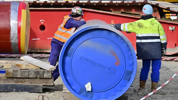Рабочие на строительной площадке газопровода Nord Stream 2 в немецком Лубмине Рабочие на строительной площадке газопровода Nord Stream 2 в немецком Лубмине
