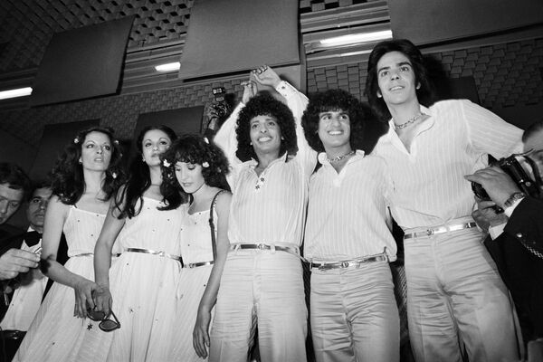Победитель конкурса Евровидение-1978 Изхар Коэн с группой Alphabeta Победитель конкурса Евровидение-1978 Изхар Коэн с группой Alphabeta