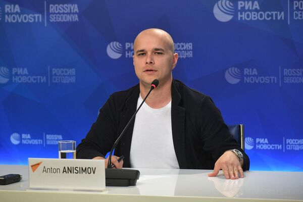 Заместитель главного редактора МИА Россия сегодня Антон Анисимов на сессии проекта SputnikPro Заместитель главного редактора МИА Россия сегодня Антон Анисимов на сессии проекта SputnikPro