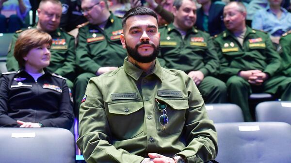 Рэп-исполнитель Тимати, владелец компании Black Star Wear, на премьерном показе новой коллекции одежды Рэп-исполнитель Тимати, владелец компании Black Star Wear, на премьерном показе новой коллекции одежды