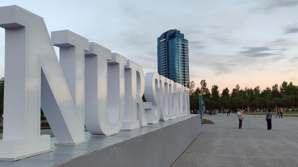 Надпись Nursultan в парке Гашиктар в Нур-Султане. Надпись Nursultan в парке Гашиктар в Нур-Султане.