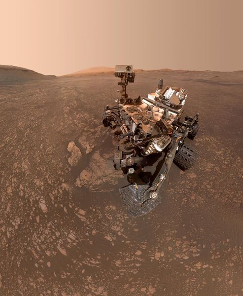 Марсоход Curiosity сделал сэлфи на фоне залежей глины Марсоход Curiosity сделал сэлфи на фоне залежей глины